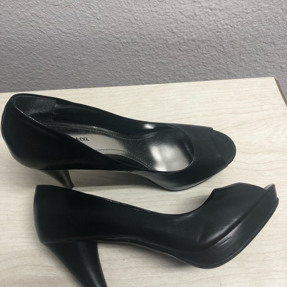 Black pumps - Picture 2 of 4